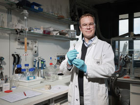 A step towards solar fuels out of thin air