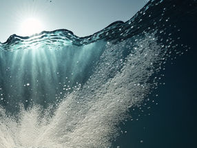 Capturing nanoplastics in tap water with light