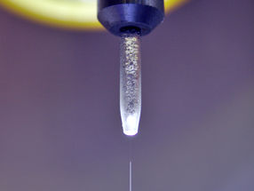Surface analysis of catalyst particles in aqueous solutions