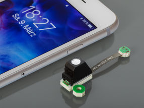 Checking items of clothing using a smartphone, AI and infrared spectroscopy