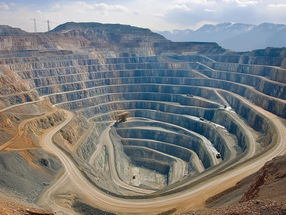 Which research and innovation approaches can help the EU achieve a sustainable supply of critical raw materials