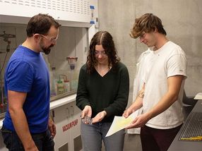 Innovative glue maker chosen for Japanese startup program