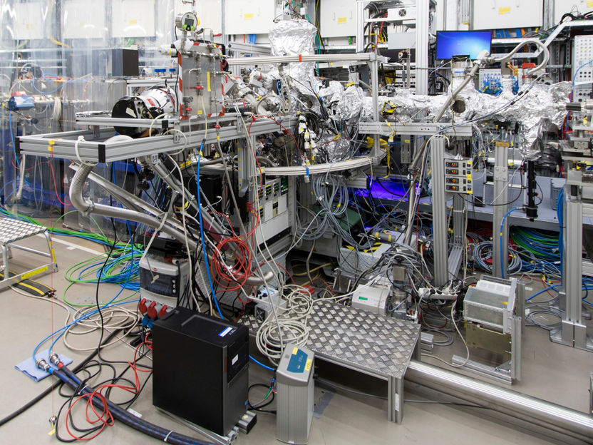X-ray snapshot: How light bends an active substance - An imaging technique established for decades applied to complex molecules for the first time