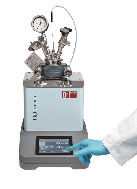 All-in-one heating system for small reactors with easy-to-use touch controller